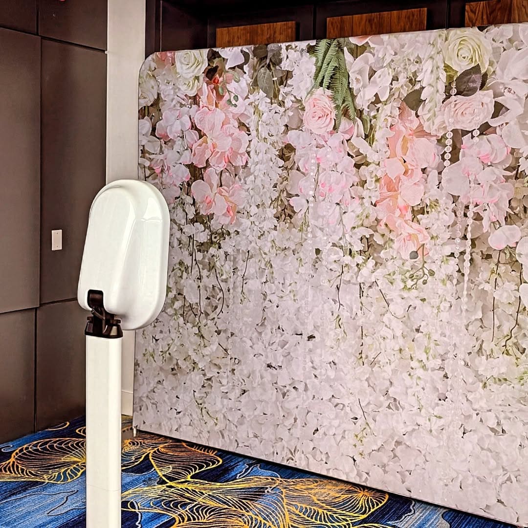 Compact Pole PhotoBooth photo example